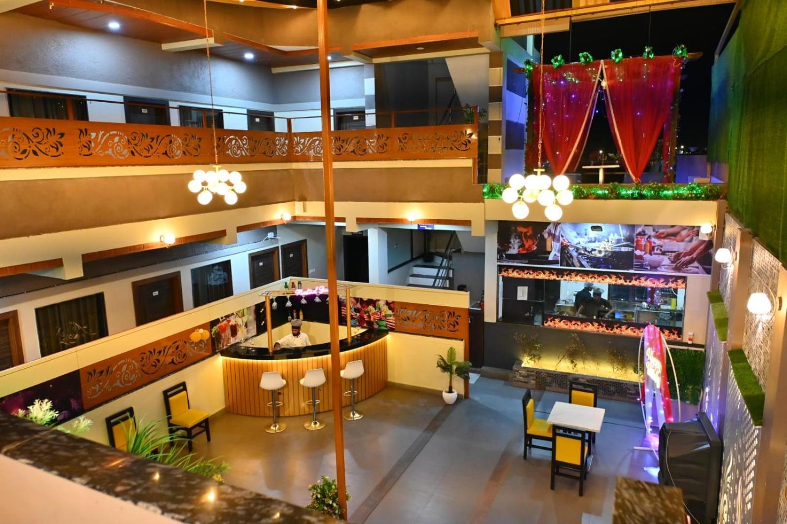 The Apple Tree Hotel Indore Exterior foto
