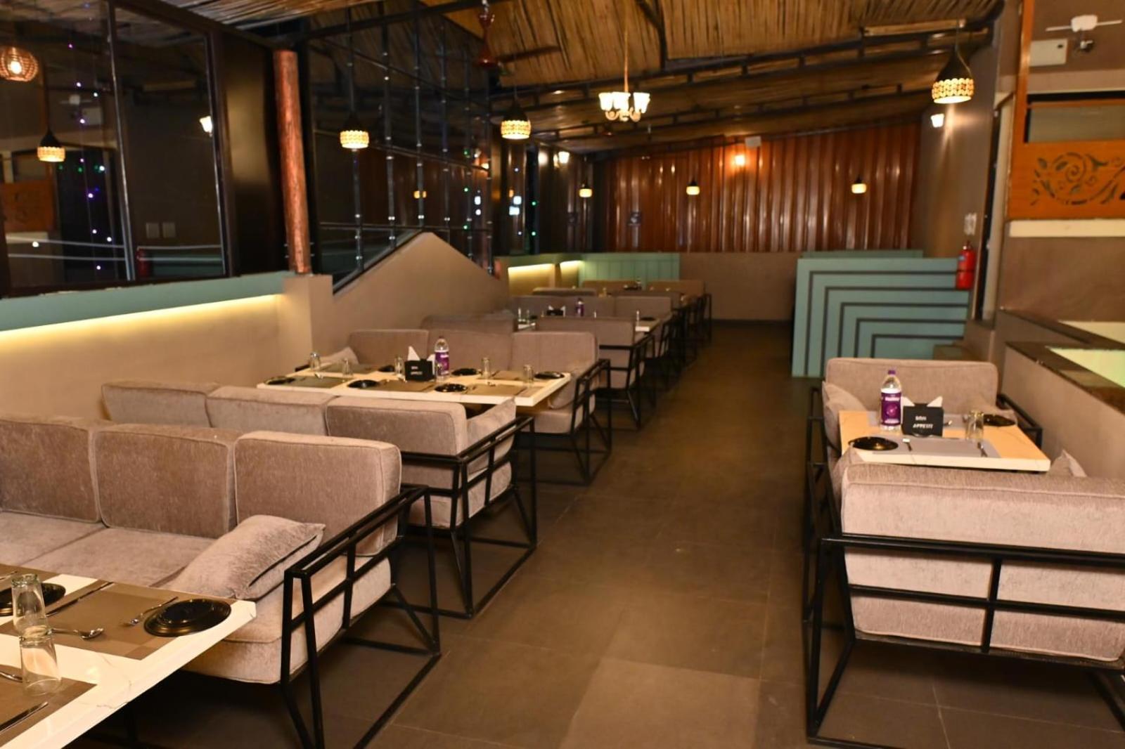 The Apple Tree Hotel Indore Exterior foto