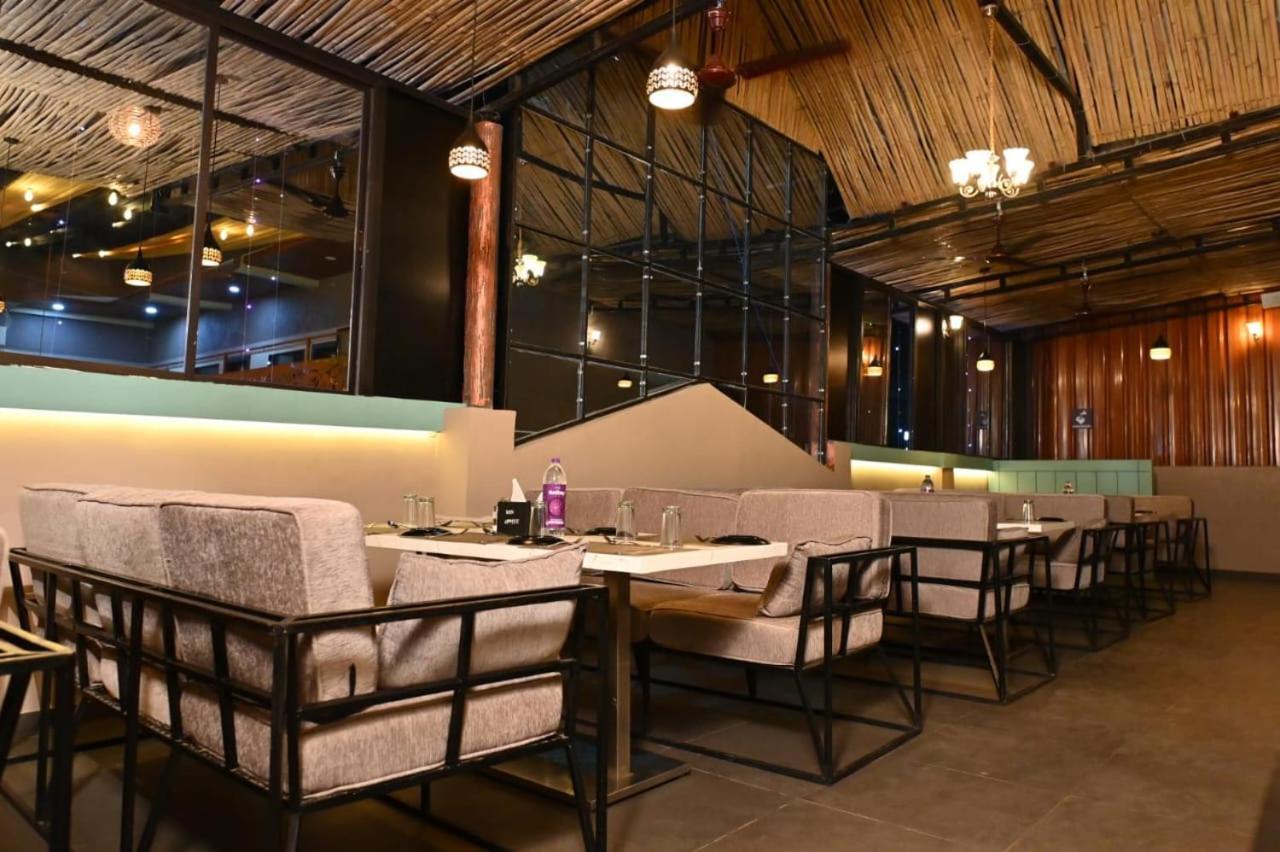 The Apple Tree Hotel Indore Exterior foto