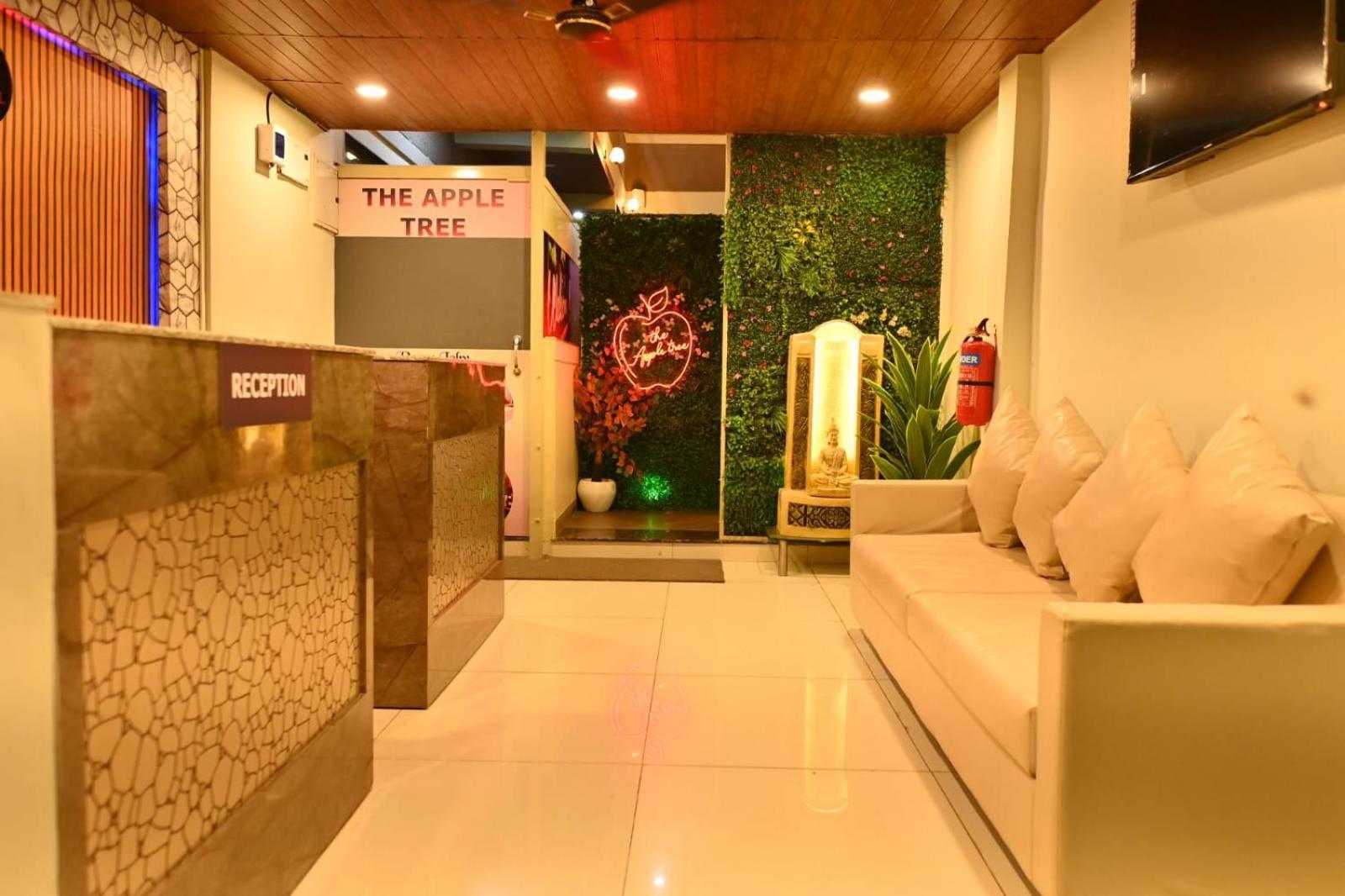 The Apple Tree Hotel Indore Exterior foto